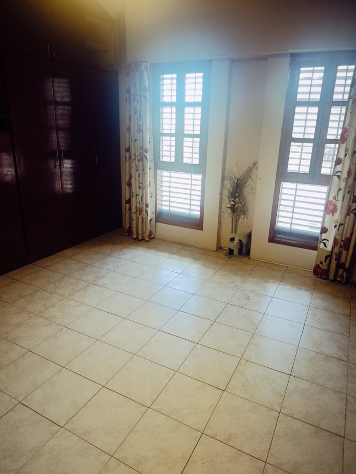 En venta hermosa casa zona Saenz Peña primer nivel 