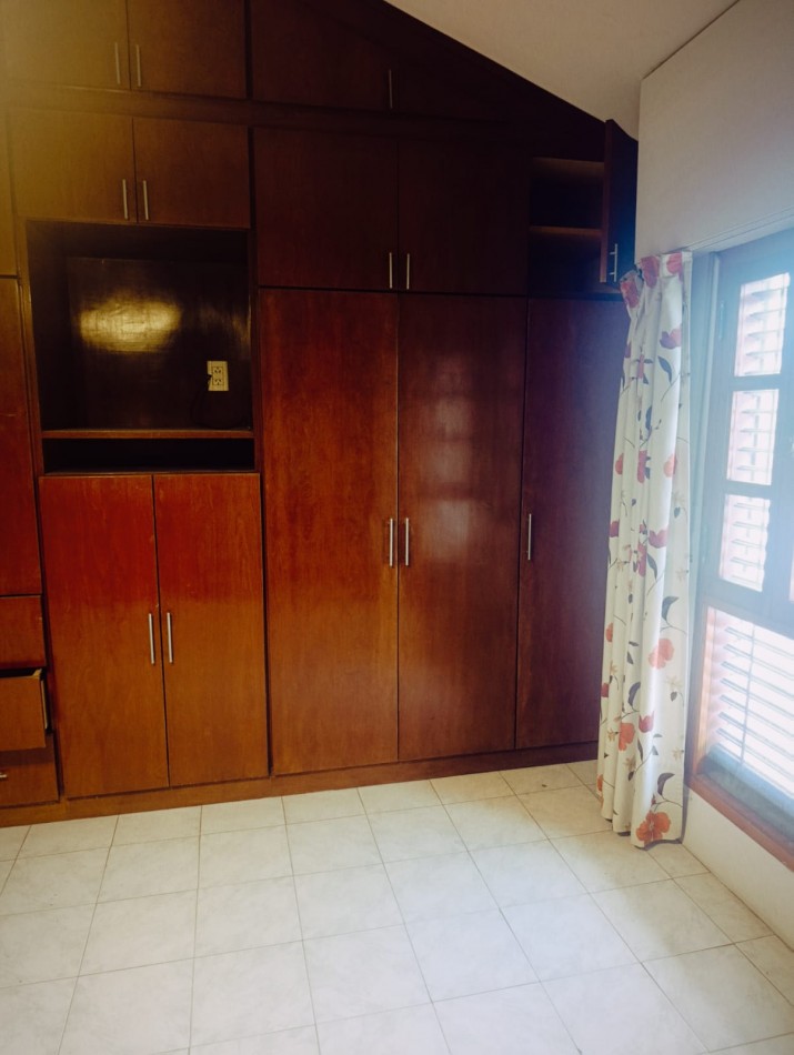 En venta hermosa casa zona Saenz Peña primer nivel 