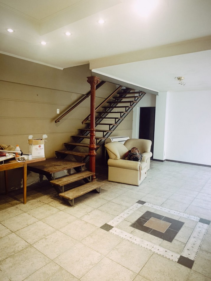 En venta hermosa casa zona Saenz Peña primer nivel 