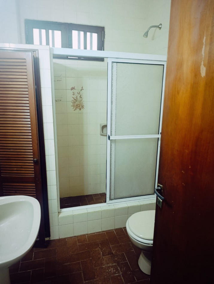 En venta hermosa casa zona Saenz Peña primer nivel 