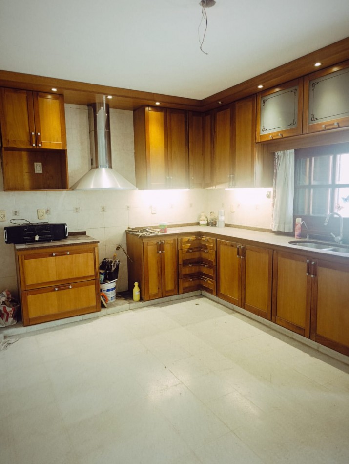 En venta hermosa casa zona Saenz Peña primer nivel 