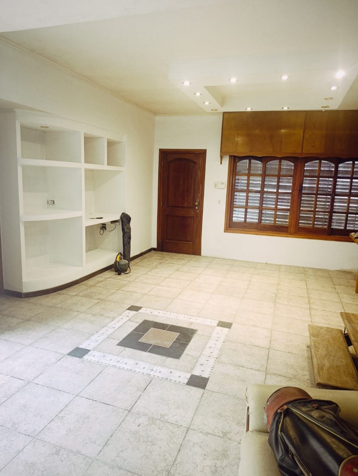 En venta hermosa casa zona Saenz Peña primer nivel 