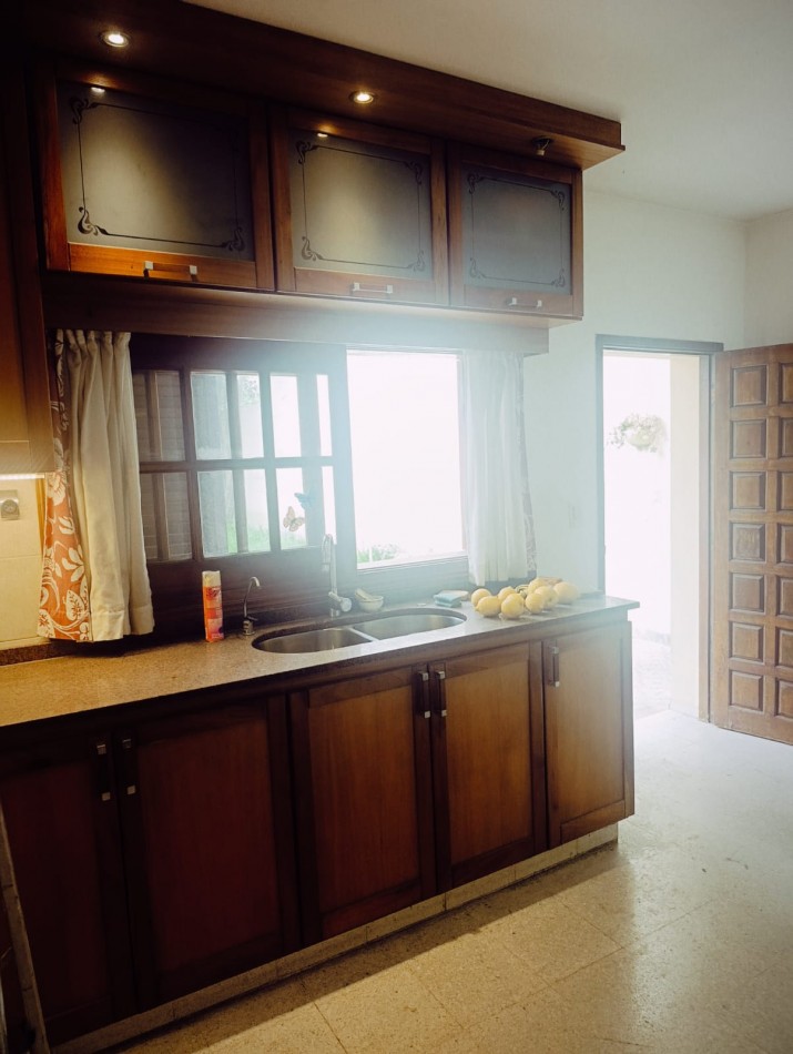 En venta hermosa casa zona Saenz Peña primer nivel 