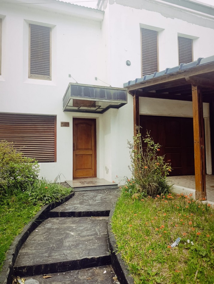 En venta hermosa casa zona Saenz Peña primer nivel 