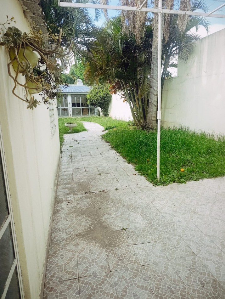 En venta hermosa casa zona Saenz Peña primer nivel 