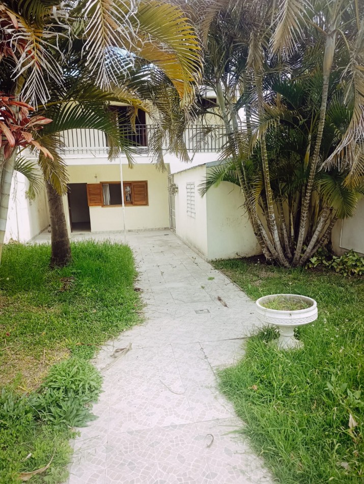 En venta hermosa casa zona Saenz Peña primer nivel 