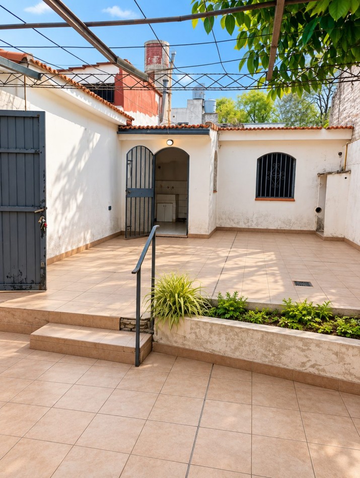 En venta propiedad sobre esquina Provincias Unidas y Tte. Gimenez 
