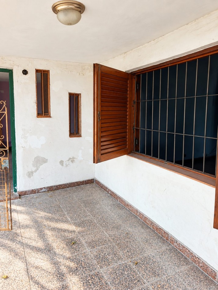 En venta propiedad sobre esquina Provincias Unidas y Tte. Gimenez 