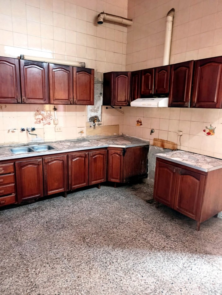 En venta propiedad sobre esquina Provincias Unidas y Tte. Gimenez 