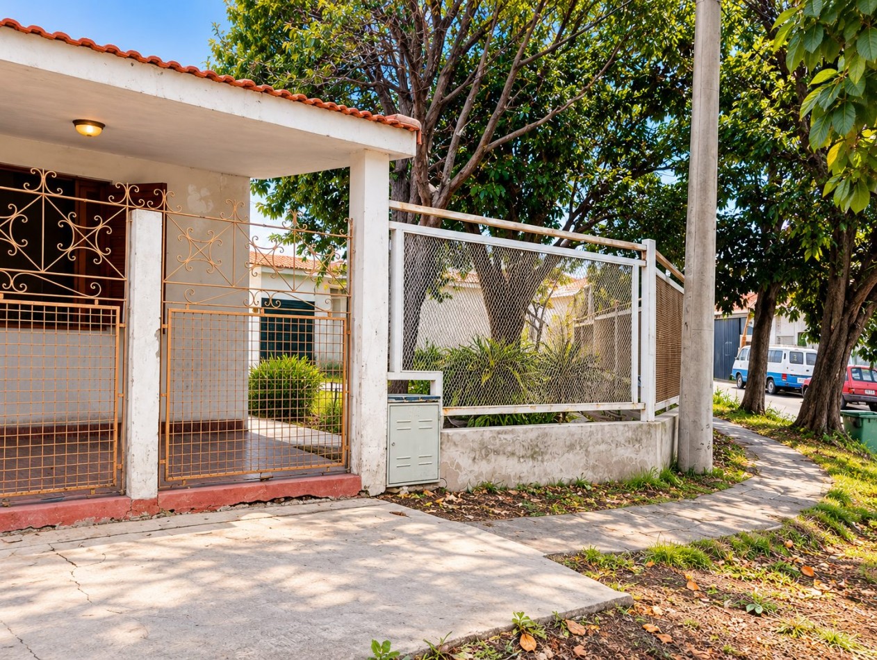 En venta propiedad sobre esquina Provincias Unidas y Tte. Gimenez 