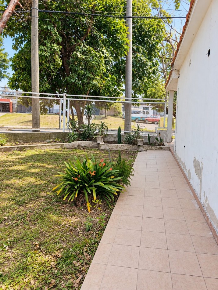 En venta propiedad sobre esquina Provincias Unidas y Tte. Gimenez 