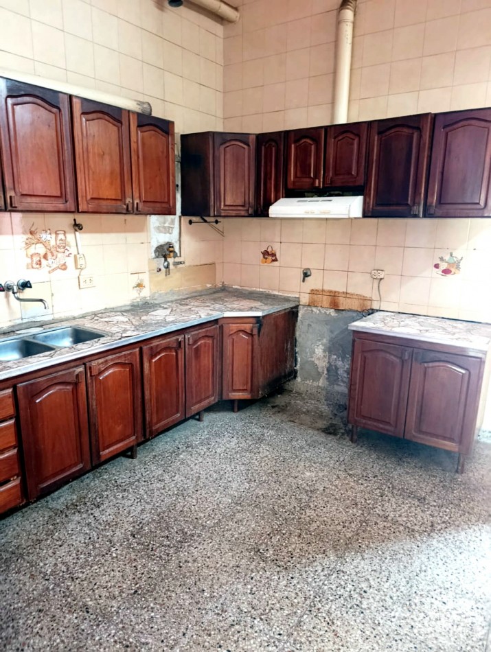 En venta propiedad sobre esquina Provincias Unidas y Tte. Gimenez 