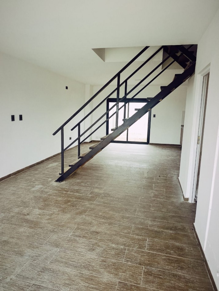 En venta imponente triplex con vista al rio zona Toma 