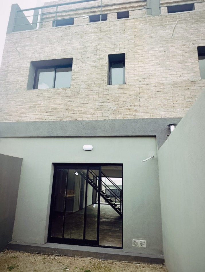 En venta imponente triplex con vista al rio zona Toma 