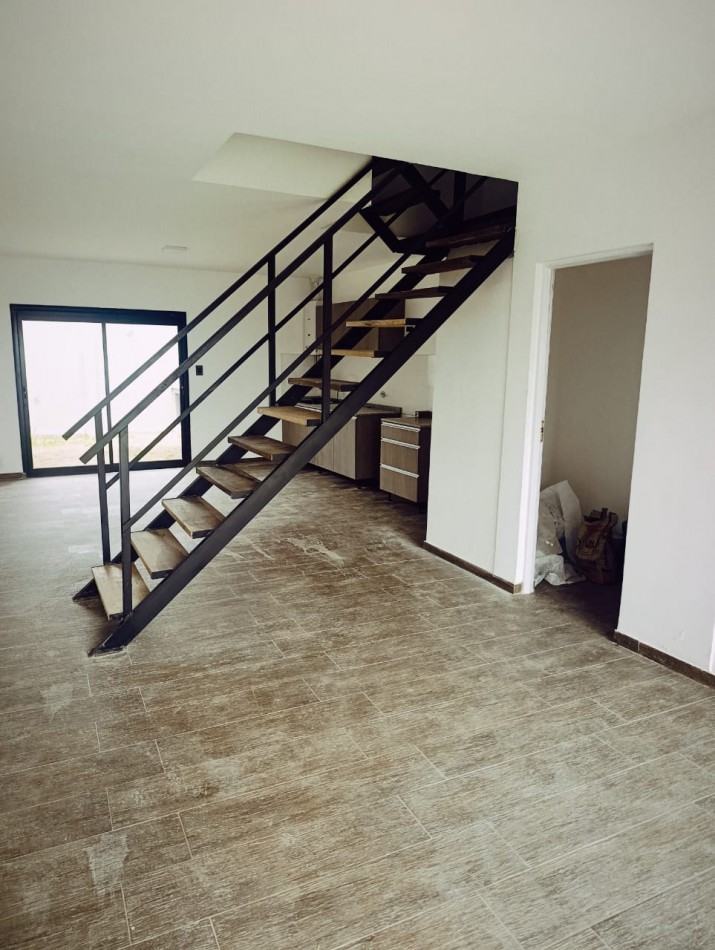 En venta imponente triplex con vista al rio zona Toma 