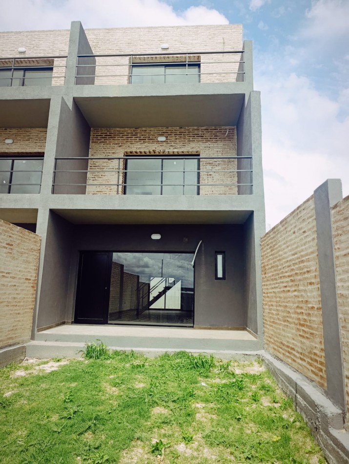 En venta imponente triplex con vista al rio zona Toma 