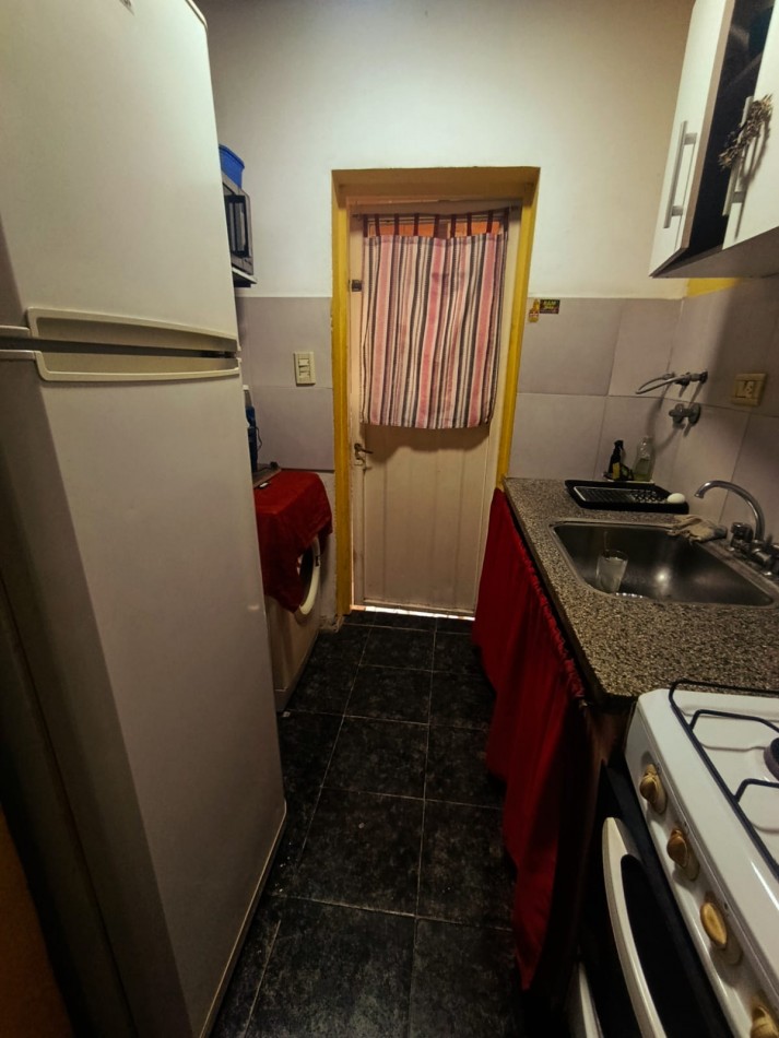 En venta casa en calle principal de Colonia Avellaneda con terreno 2 dormitorios 
