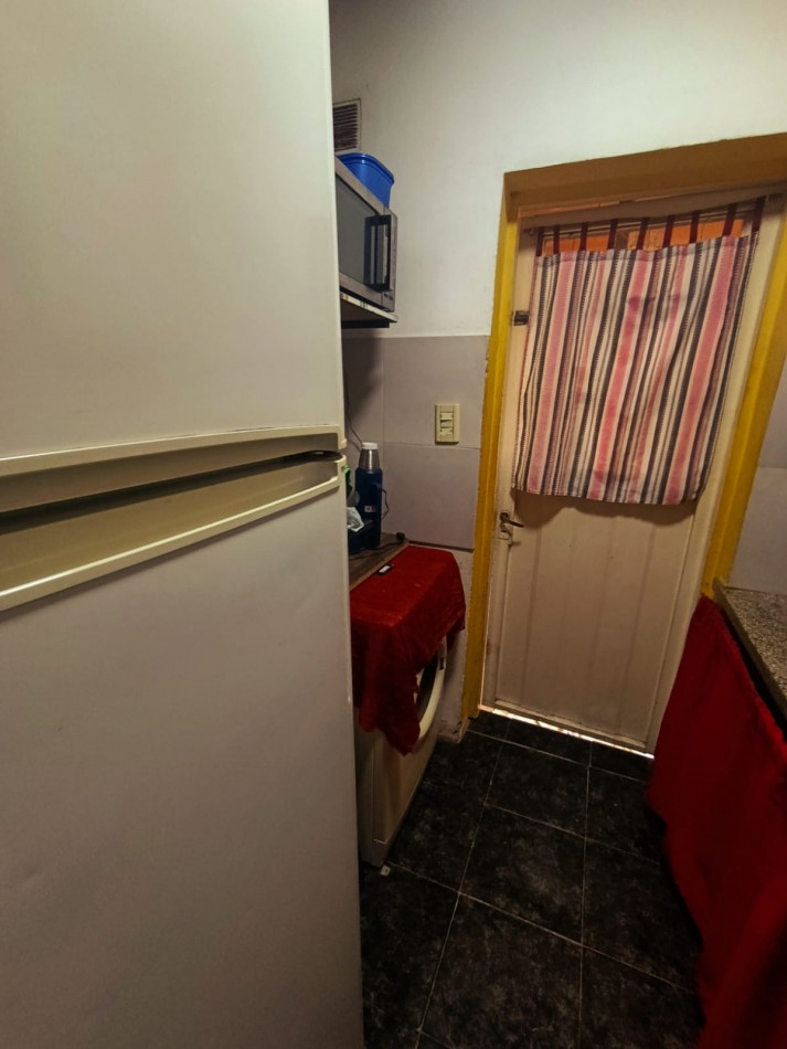 En venta casa en calle principal de Colonia Avellaneda con terreno 2 dormitorios 