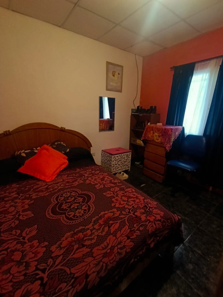 En venta casa en calle principal de Colonia Avellaneda con terreno 2 dormitorios 
