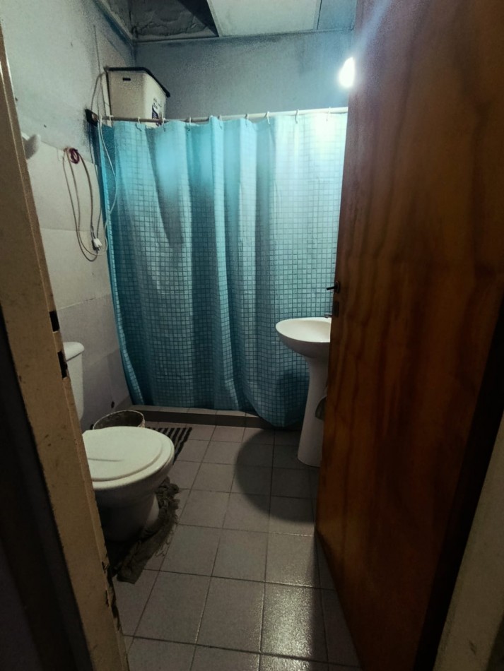 En venta casa en calle principal de Colonia Avellaneda con terreno 2 dormitorios 