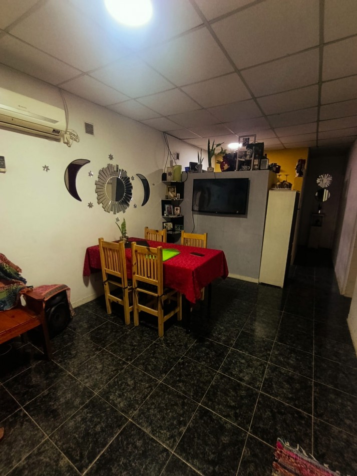 En venta casa en calle principal de Colonia Avellaneda con terreno 2 dormitorios 