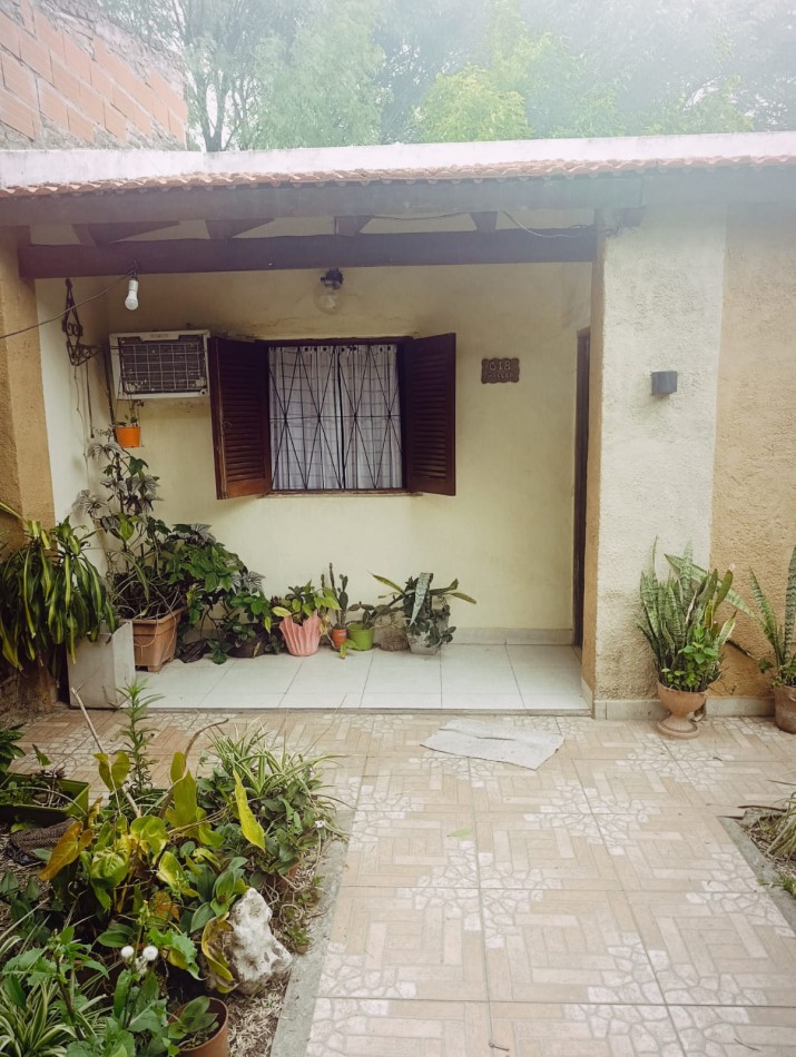 Se alquila casa 2 dormitorios con patio todos los servicios excelente ubicacion 