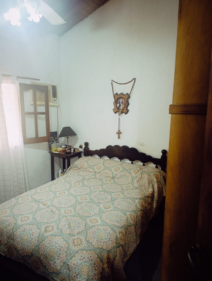 Se alquila casa 2 dormitorios con patio todos los servicios excelente ubicacion 
