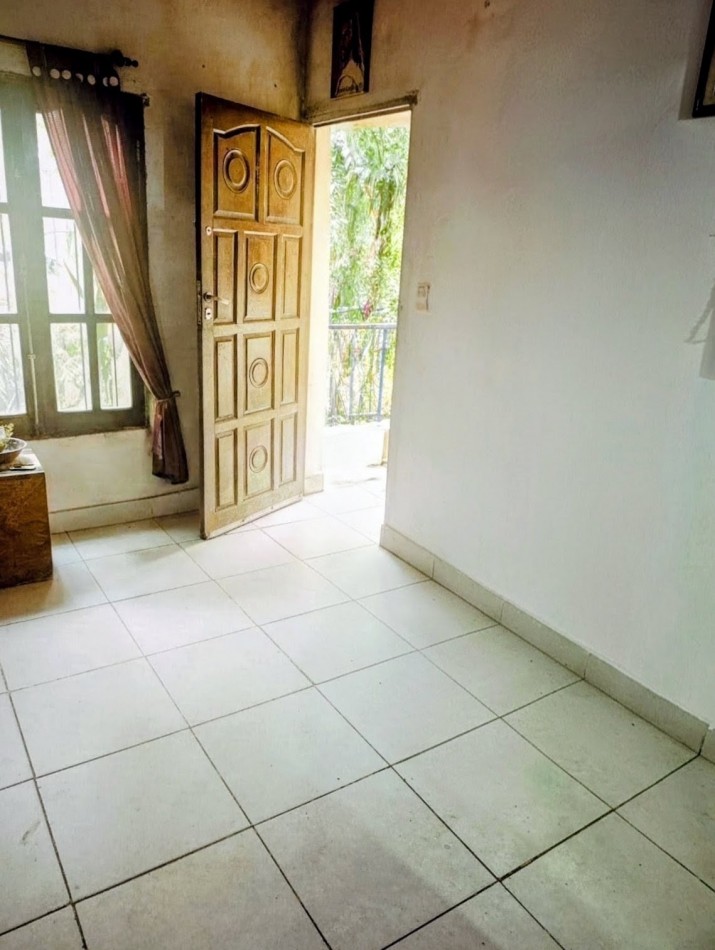 Se alquila casa 2 dormitorios con patio todos los servicios excelente ubicacion 
