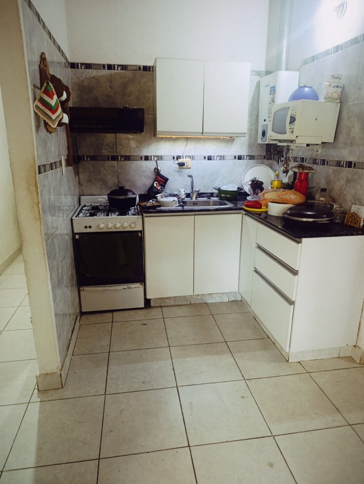 Se alquila casa 2 dormitorios con patio todos los servicios excelente ubicacion 