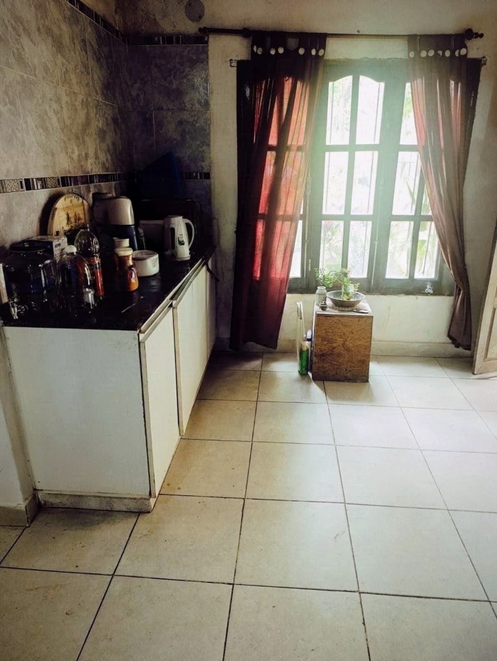 Se alquila casa 2 dormitorios con patio todos los servicios excelente ubicacion 