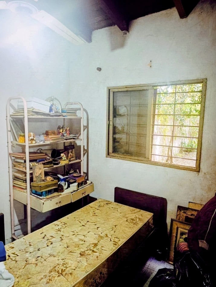 Se alquila casa 2 dormitorios con patio todos los servicios excelente ubicacion 