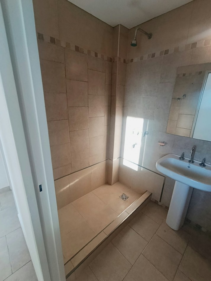 En venta hermoso y amplio semipiso zona centro 