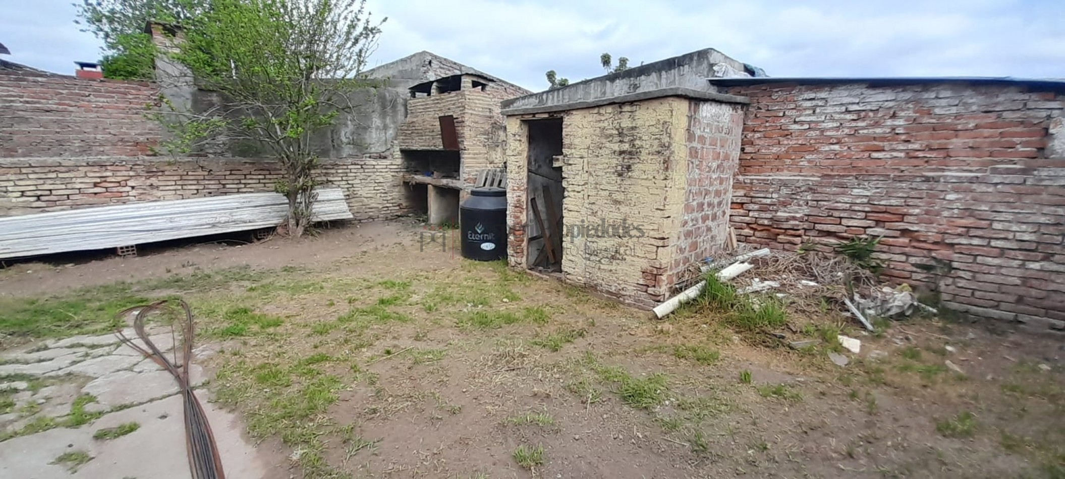 CASA A RECICLAR BUENA UBICACION 