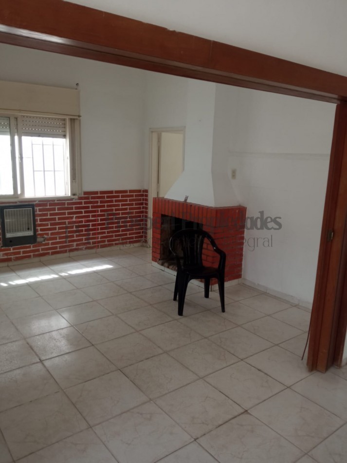 CASA APTA CREDITO SOBRE AVENIDA PRINCIPAL GRAN TERRENO EN VENTA !!!!!!!!