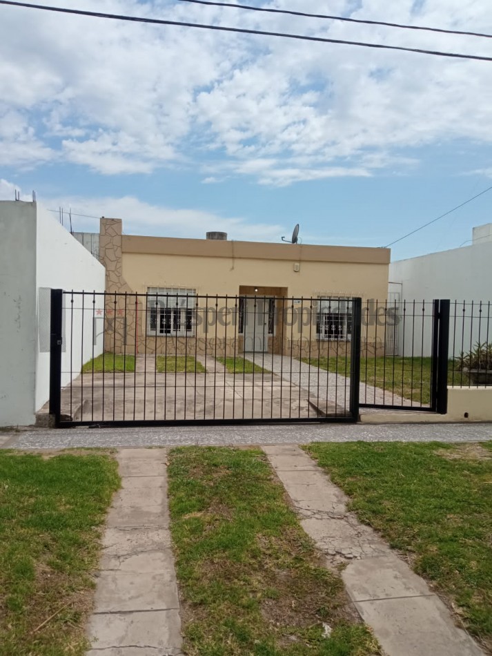 CASA APTA CREDITO SOBRE AVENIDA PRINCIPAL GRAN TERRENO EN VENTA !!!!!!!!