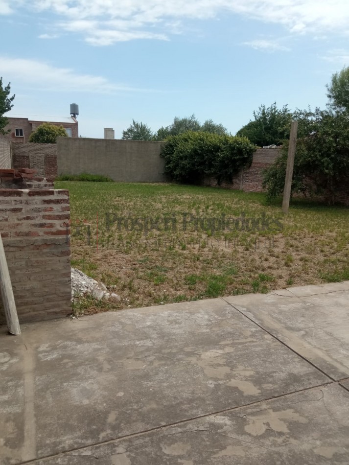 CASA APTA CREDITO SOBRE AVENIDA PRINCIPAL GRAN TERRENO EN VENTA !!!!!!!!