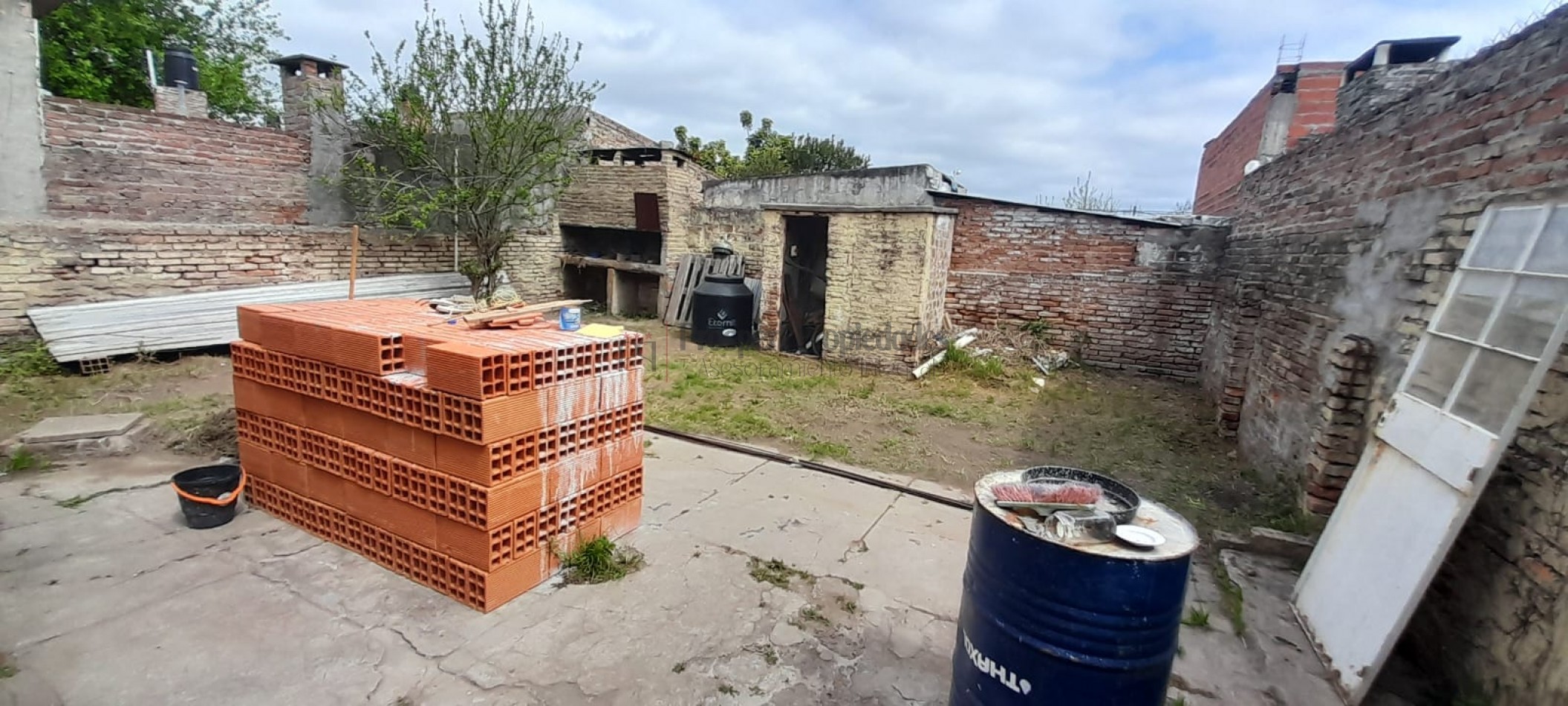 CASA A RECICLAR BUENA UBICACION 