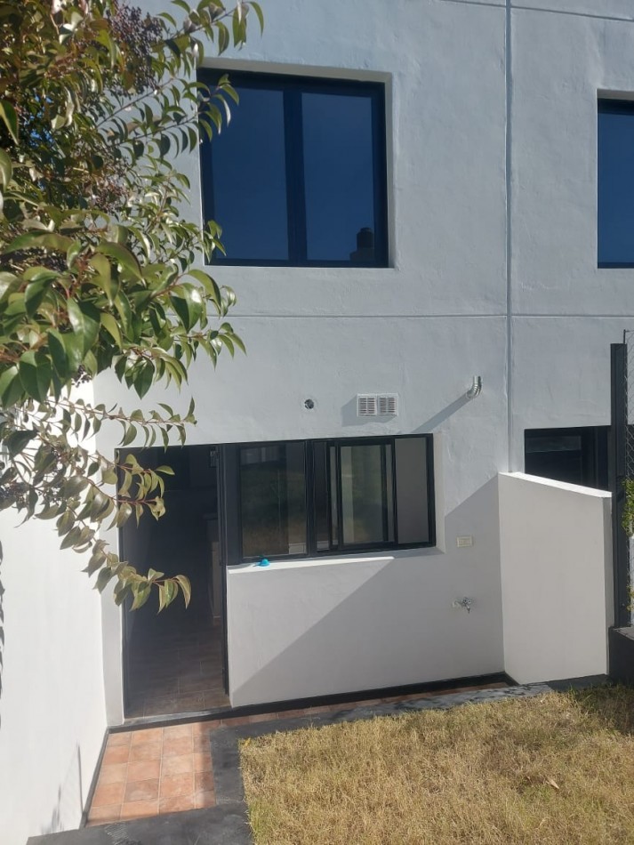 En venta duplex a estrenar aptos credito Zona  Paracao.