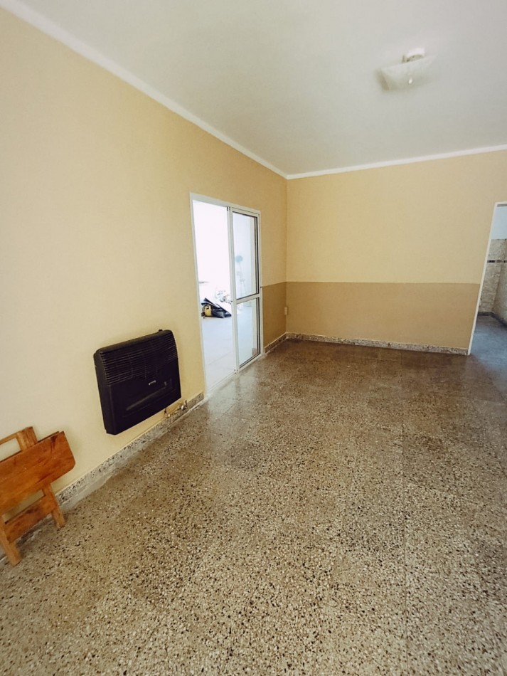 Amplia casa en alquiler. Perfecto Estado.