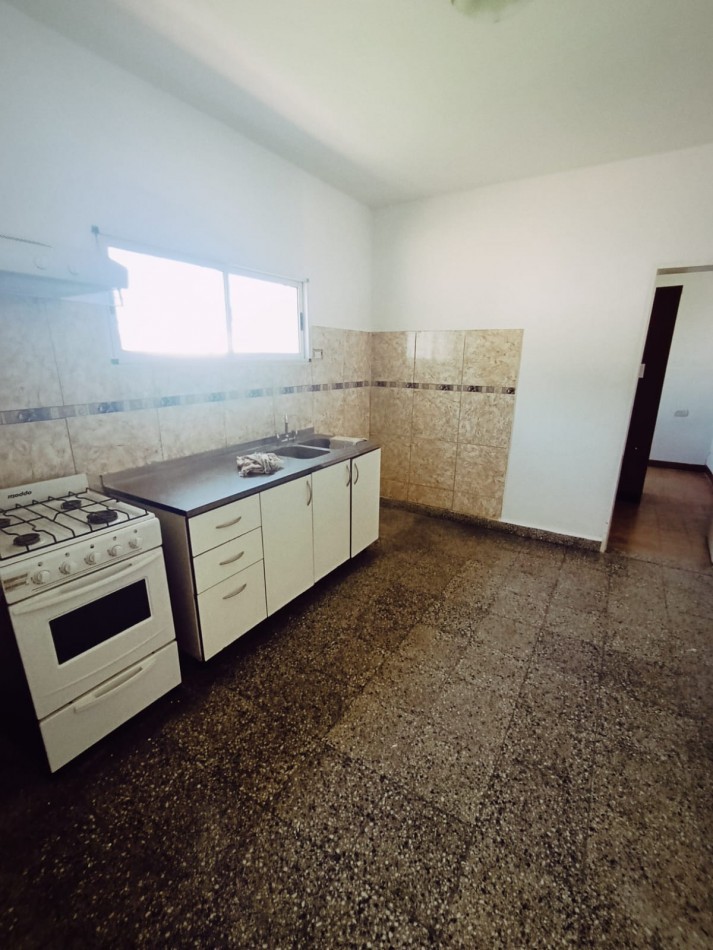 Amplia casa en alquiler. Perfecto Estado.