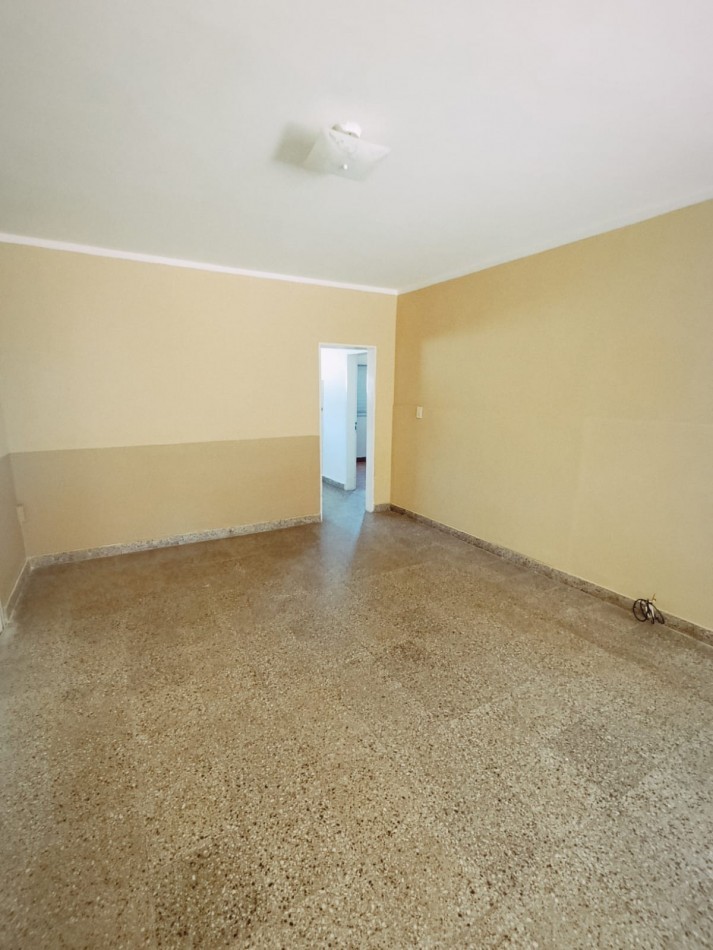 Amplia casa en alquiler. Perfecto Estado.