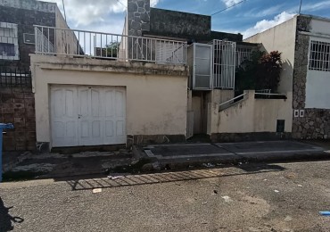 Casa en venta zona Thompson excelente oportunidad a refaccionar 