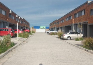 2 Duplex nuevos  en complejo cerrado para vivienda o con Renta!!!