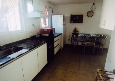 En venta hermosa propiedad en 3 modulos Casa mas departamento mas galpon excelente ubicacion  
