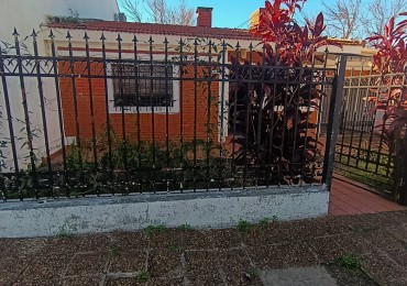 En venta casa 3 dormitorios Domingo Comas al 400