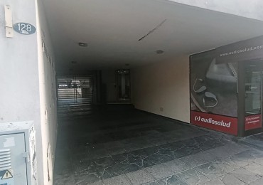 Alquilo cochera en calle Andres Pazos 128 frente a caja de Jubilaciones y una cuadra de peatonal 