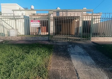 En venta casa 3 dormitorios en principal avenida de la ciudad zona Sur apta credito hipotecario