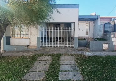 En venta hermosa casa 3 dormitorios con local comercial zona barrio Vairetti 