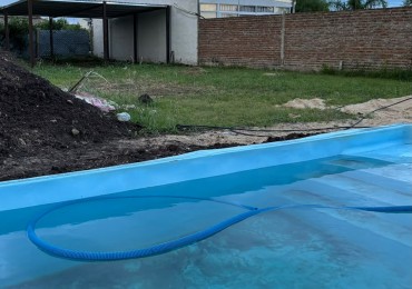 En venta terreno con quincho a terminar y pileta Oportunidad se viene el veranito