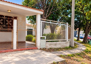 En venta propiedad sobre esquina Provincias Unidas y Tte. Gimenez 